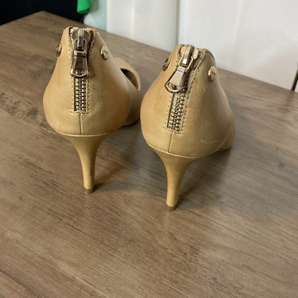 Aldo Beige Tan Leather Closed Toe Heels - US 7.5 - Picture 4 of 6
